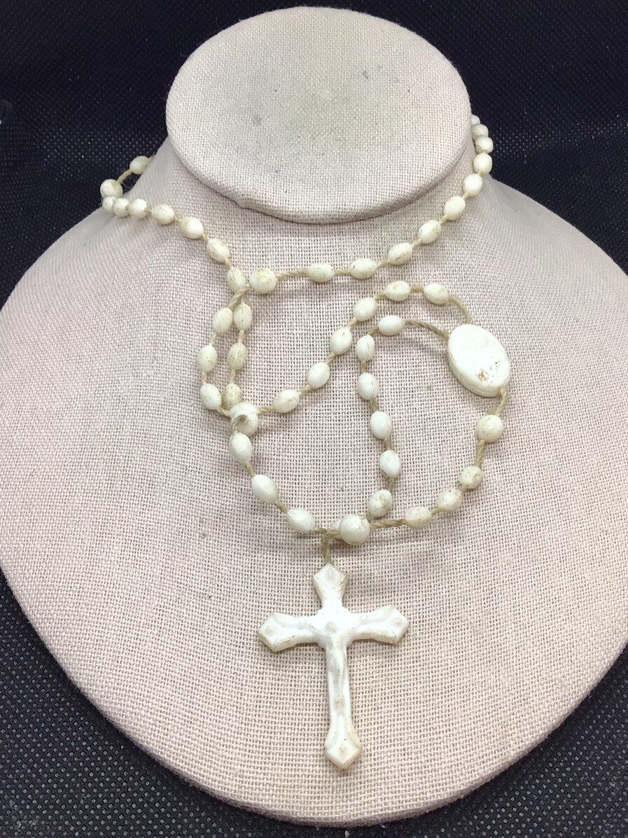 Vintage Costume White Plastic Beaded/Cross Rosary F279