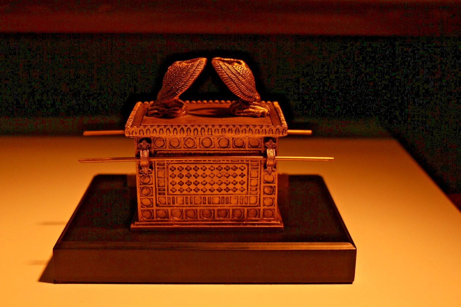 Moments of Faith Sculpture Ark of the Covenant #20128 Lighthouse Christian Co.