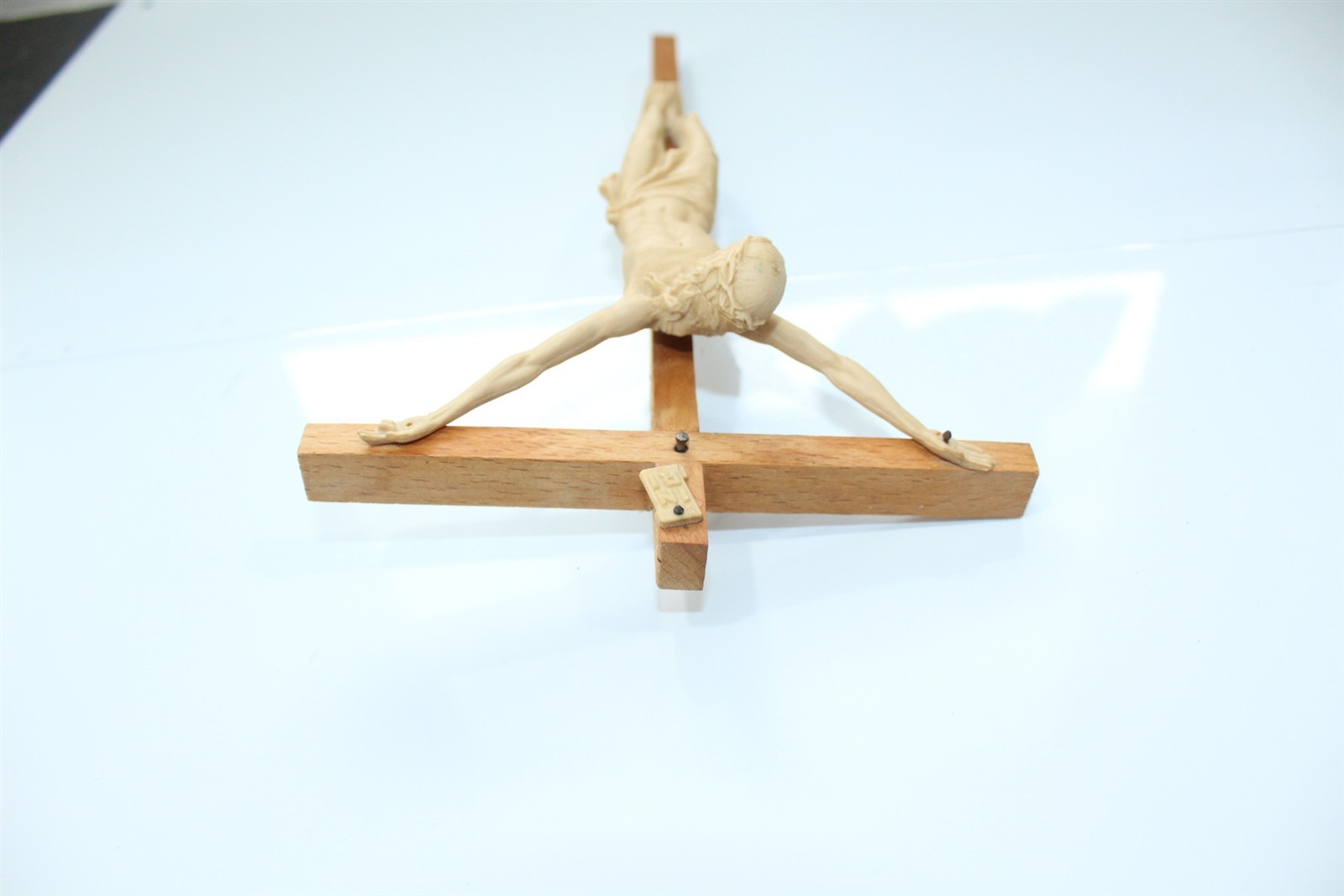 Vintage Crucifix Plastic On Hardwood Wall Mount 9-1/2″ Wall Decor Religious