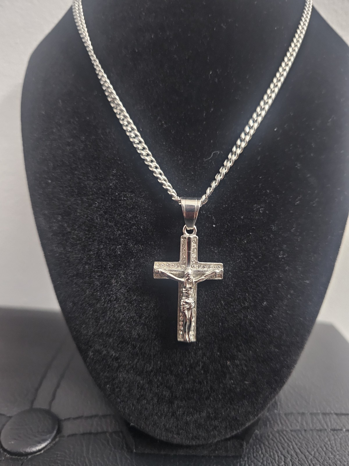 18in stainless Steel-3mm Miami Cuban Link Chain w/ Crucifix Pendant with CZs