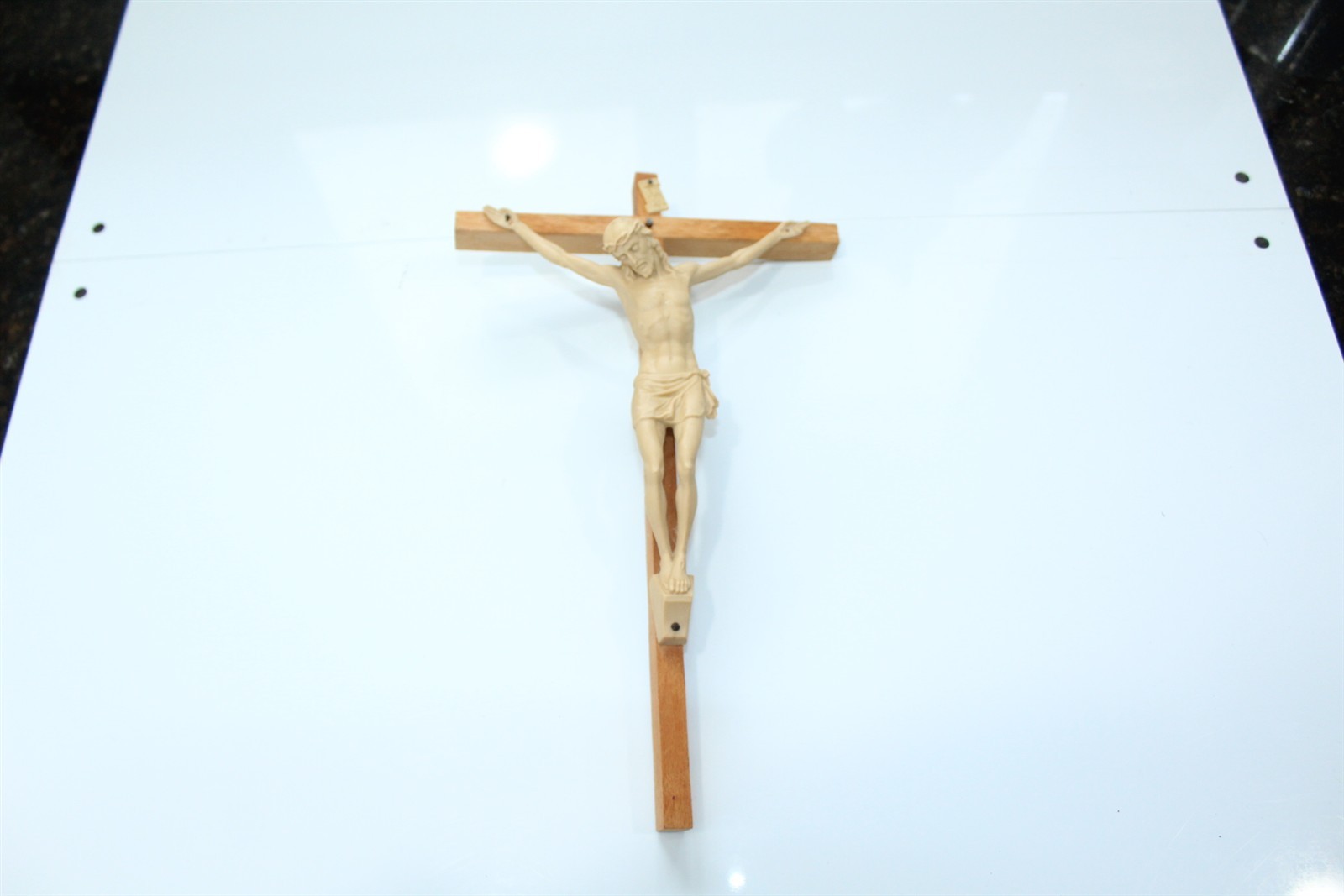 Vintage Crucifix Plastic On Hardwood Wall Mount 9-1/2″ Wall Decor Religious