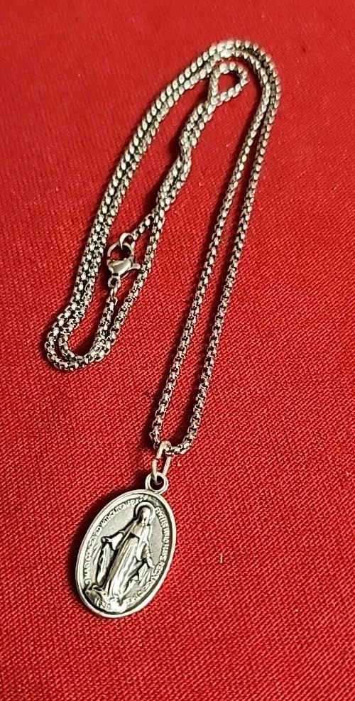 Stainless Steel CHRISTIAN CATHOLIC MEDAL WITH 22 INCHES CHAIN MADE IN ITALY