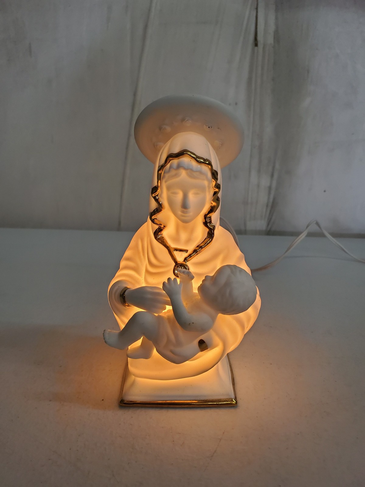 Vintage Ceramic Mother Mary Madonna and Child Baby Jesus Night Light Inarco