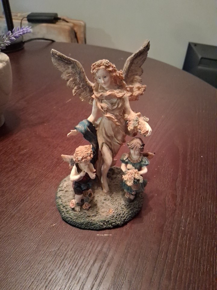 Beautiful Adult and Child Angels Figurine 6 1/2″ Tall, Limited Edition