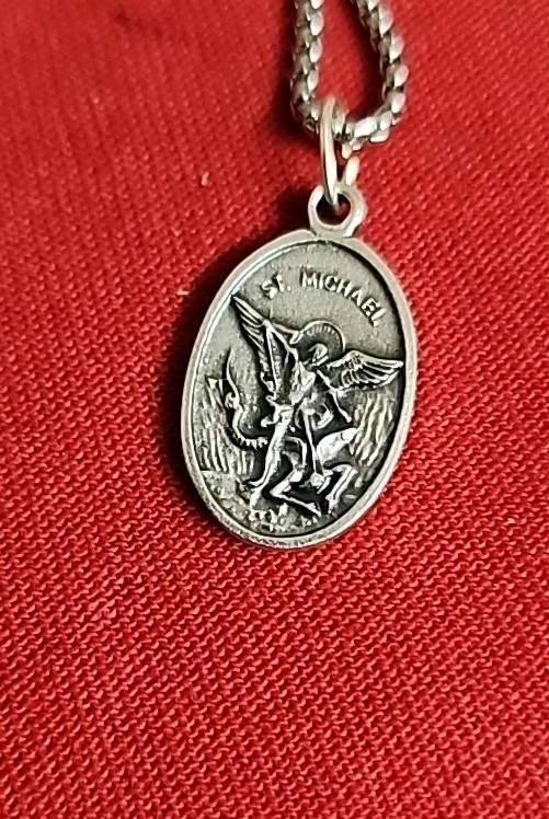 Stainless Steel CHRISTIAN CATHOLIC MEDAL WITH 22 INCHES CHAIN MADE IN ITALY