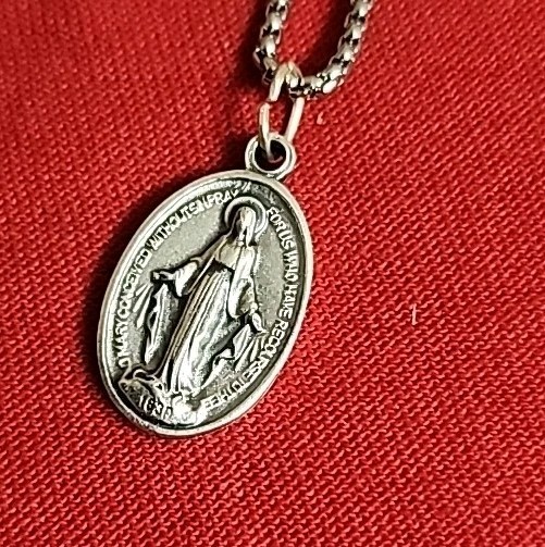 Stainless Steel CHRISTIAN CATHOLIC MEDAL WITH 22 INCHES CHAIN MADE IN ITALY