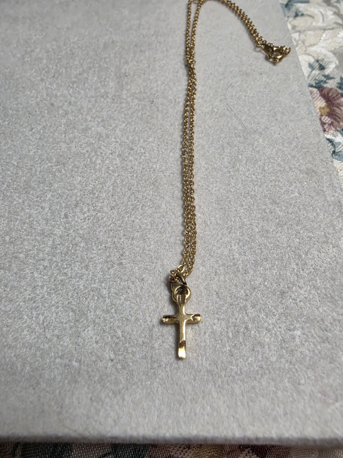 Dainty 17″ Gold Tone Cross Pendant Necklace