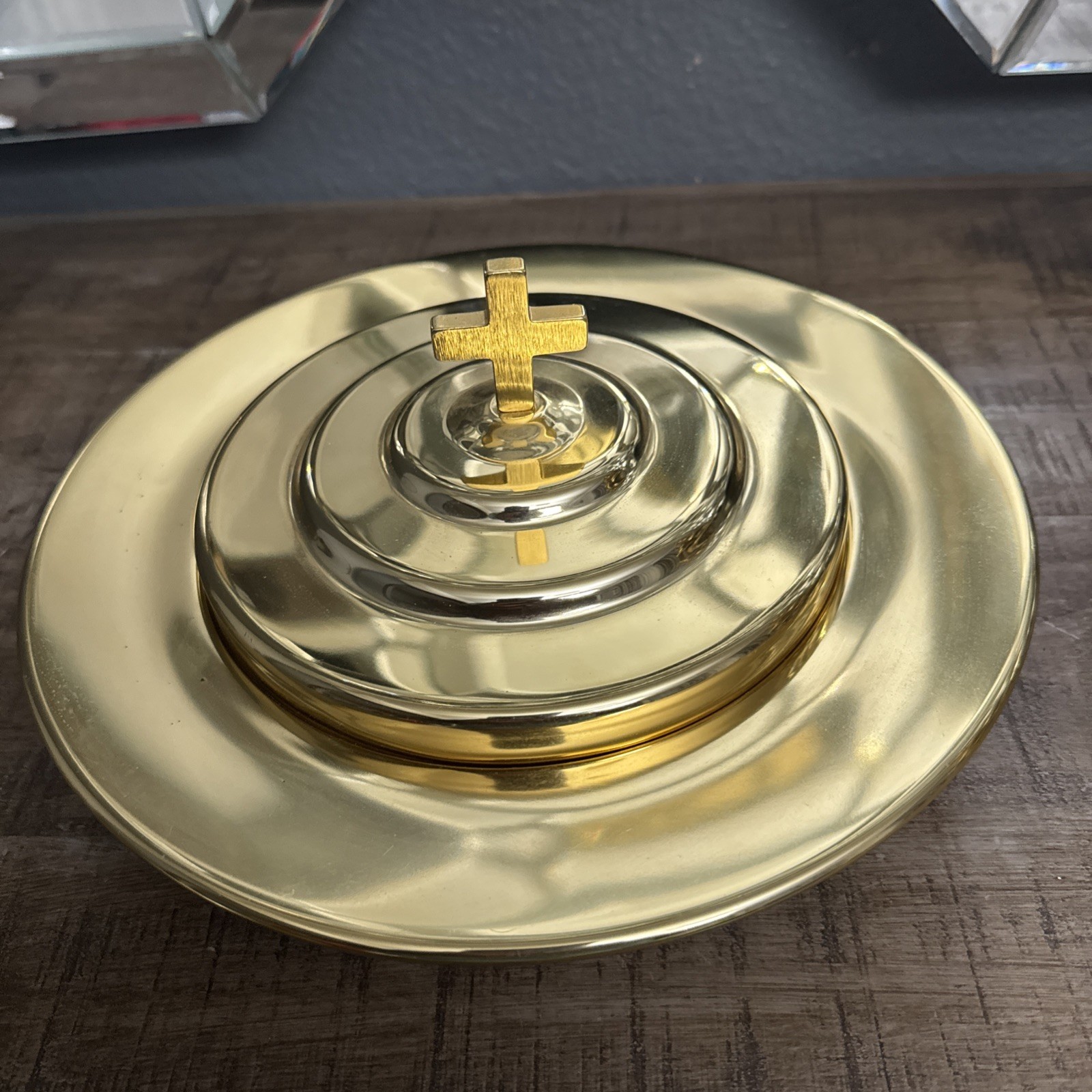 Vintage Metal Communion Plate Gold With Cross Artistic Churcware USA RW-504 107