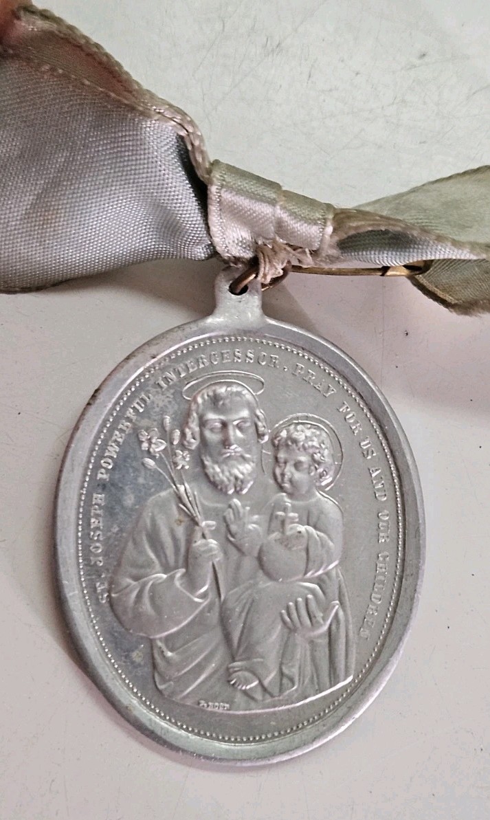 Lot Of Vintage Catholic Medallions Ribbon, Felt, Metal Joseph Mary Saint Ann
