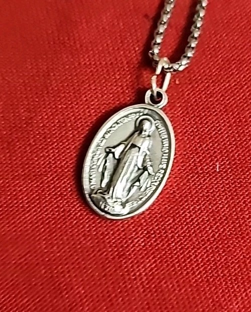 Stainless Steel CHRISTIAN CATHOLIC MEDAL WITH 22 INCHES CHAIN MADE IN ITALY