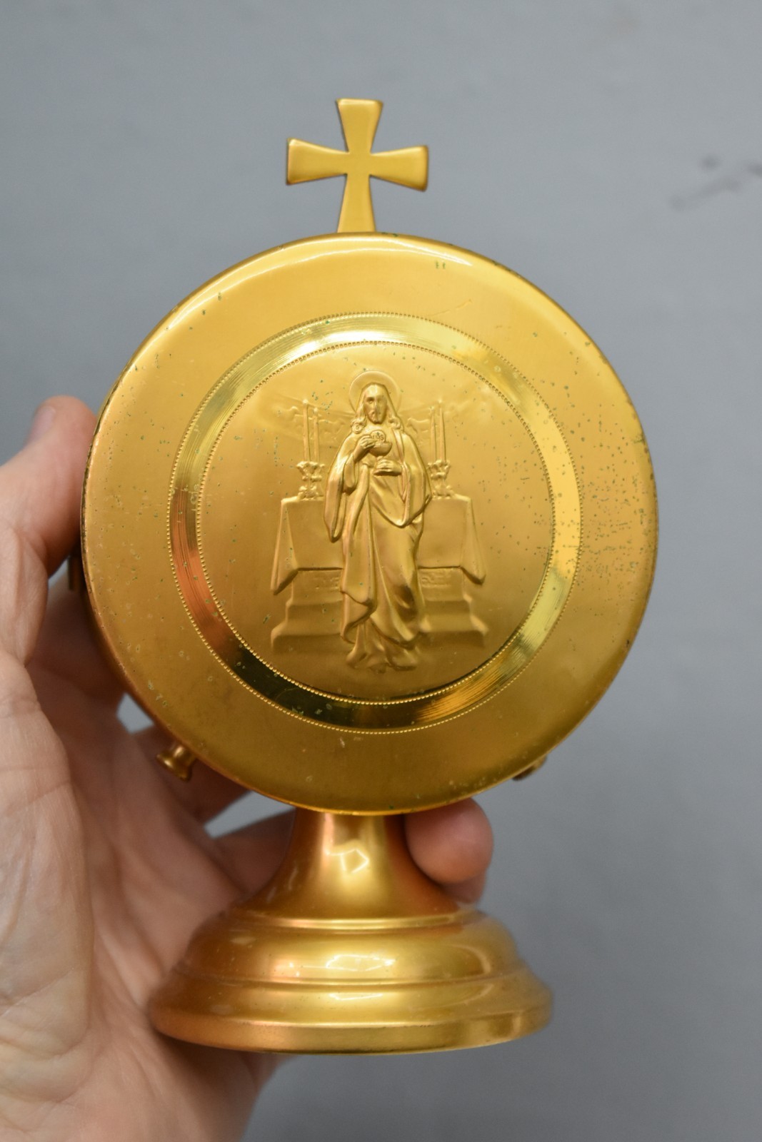Older Vintage Luna Holder with Jesus on the Cover, Gold Plated (CU285)