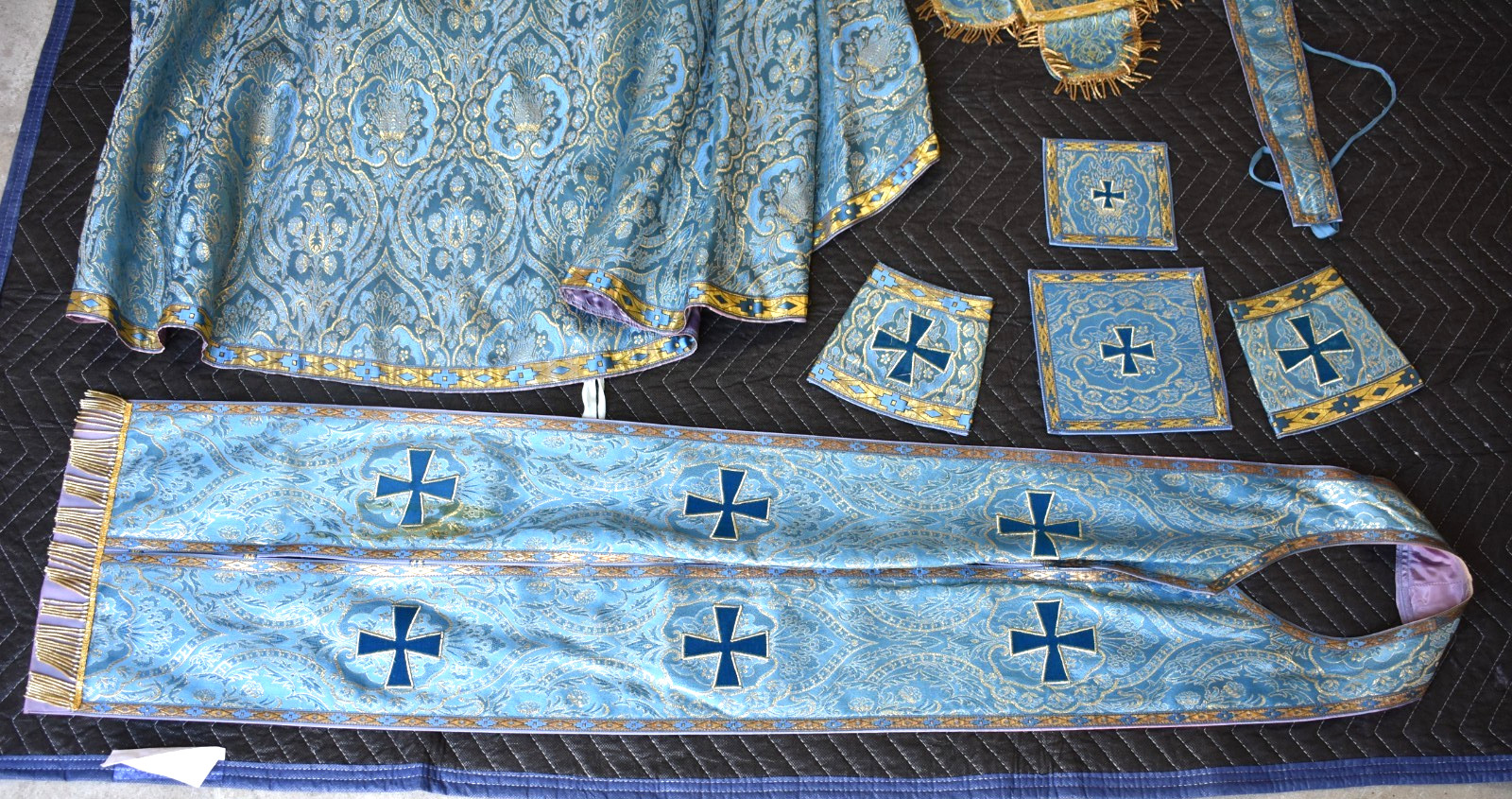+ Used Blue Eastern Rite Cope Set with Stole + MFG + 49″ + (#V350)