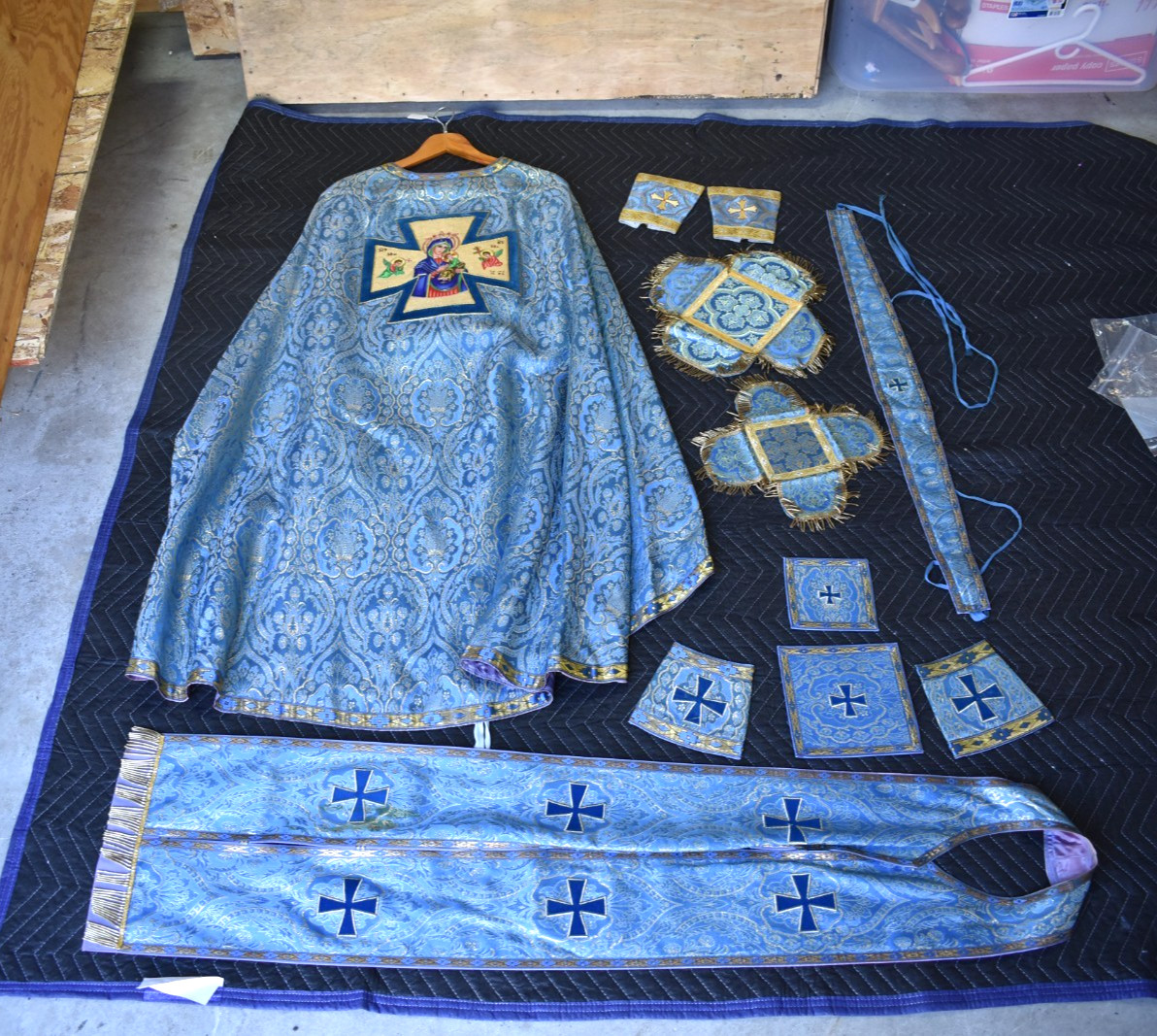 + Used Blue Eastern Rite Cope Set with Stole + MFG + 49″ + (#V350)